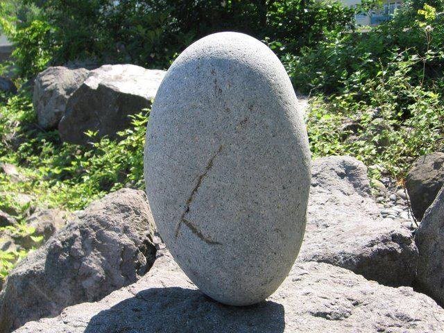 Каменно яйце