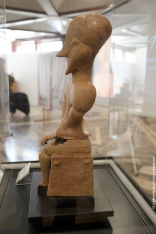 Винча 4500 bc Витковачко поле край Александровац Централна Сърбия 45 см