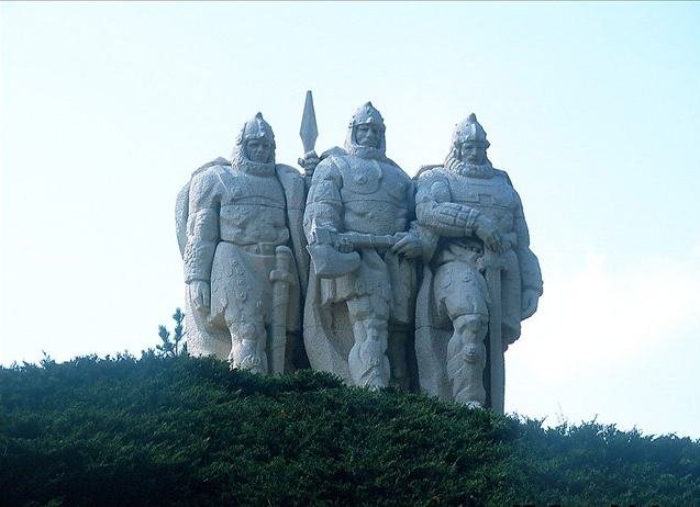 Monumentut_Ivailo_grKotel