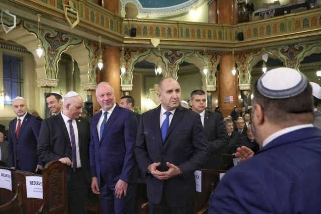 Хаяши и Боташ при Дявола за пренабиване на фабричните номера