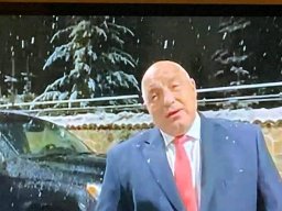 Бойко с розова вратовръзка