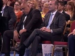 Бойко спи в Арена Армеец