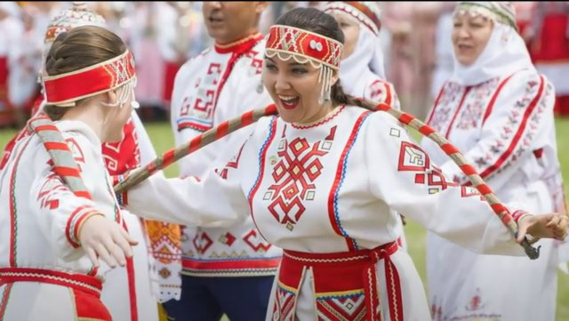 Чувашки жени с тенгриянска символика