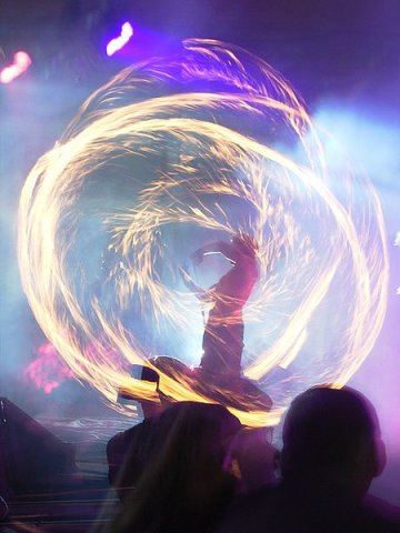 450px-Flammenjongleur