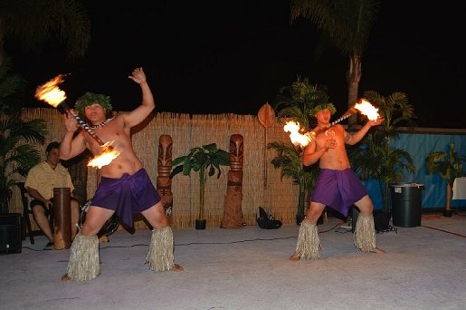 Samoan-Fireknife-dancers