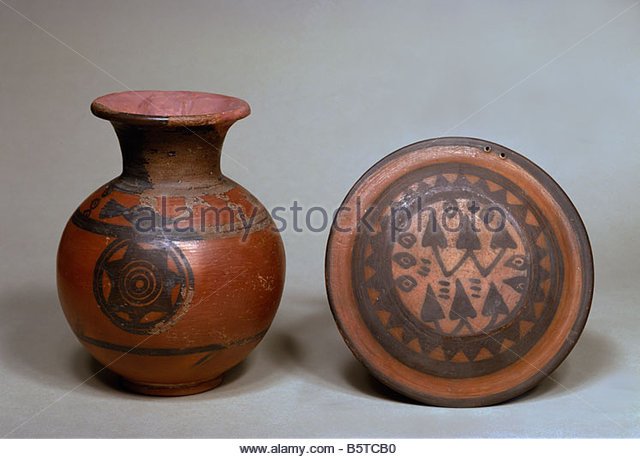 pot-with-star-design-and-lid-from-the-indus-valley-civilisation-national-b5tcb0