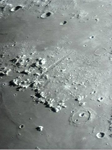 ToUcam-Moon-Alpine-Valley-2006-04-06-f63-130s-15of1594