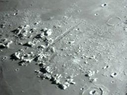 ToUcam-Moon-Alpine-Valley-2006-04-06-f63-130s-15of1594