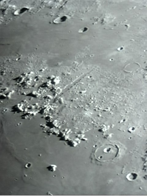ToUcam-Moon-Alpine-Valley-2006-04-06-f63-130s-15of1594
